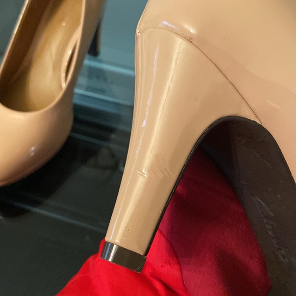 Clarks Nude Heels - Picture 11 of 11